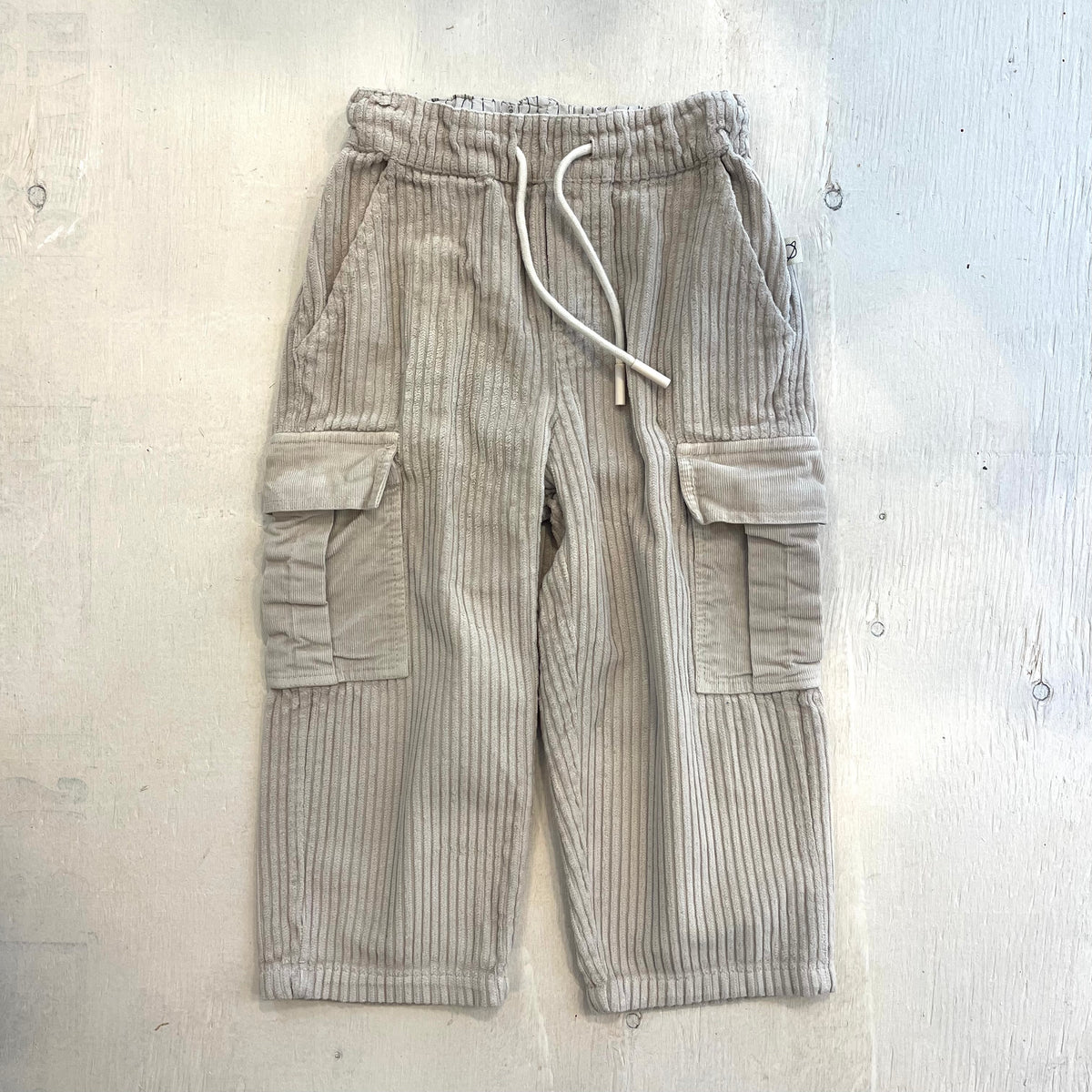 Pantalons 3T, par Cozmo