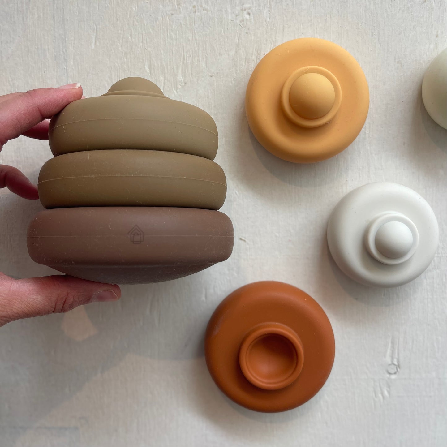 Tour à empiler en silicone, par Coco village