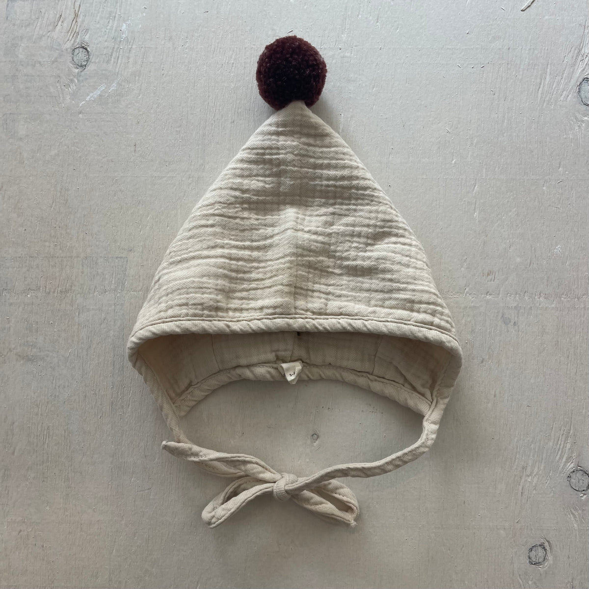 Bonnet en mousseline 3-6M, par Quincy Mae