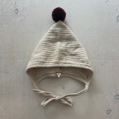 Bonnet en mousseline 3-6M, par Quincy Mae