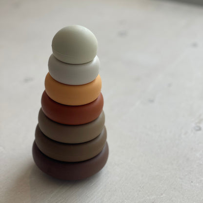 Tour à empiler en silicone, par Coco village