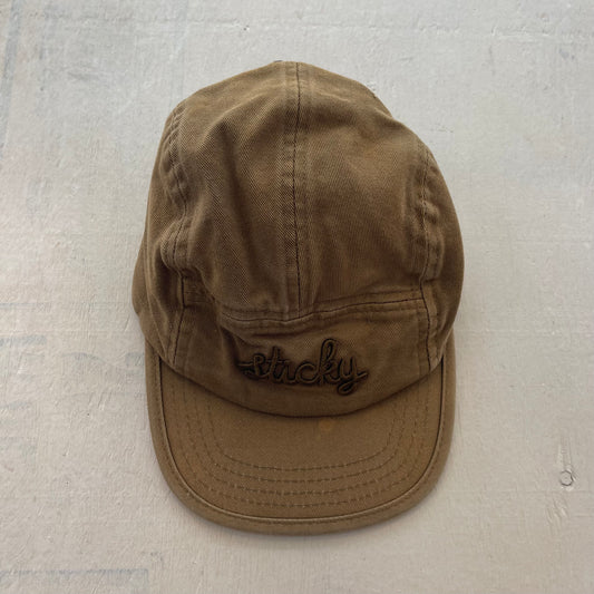 Casquette 5 panneaux, par Sticky Lemon