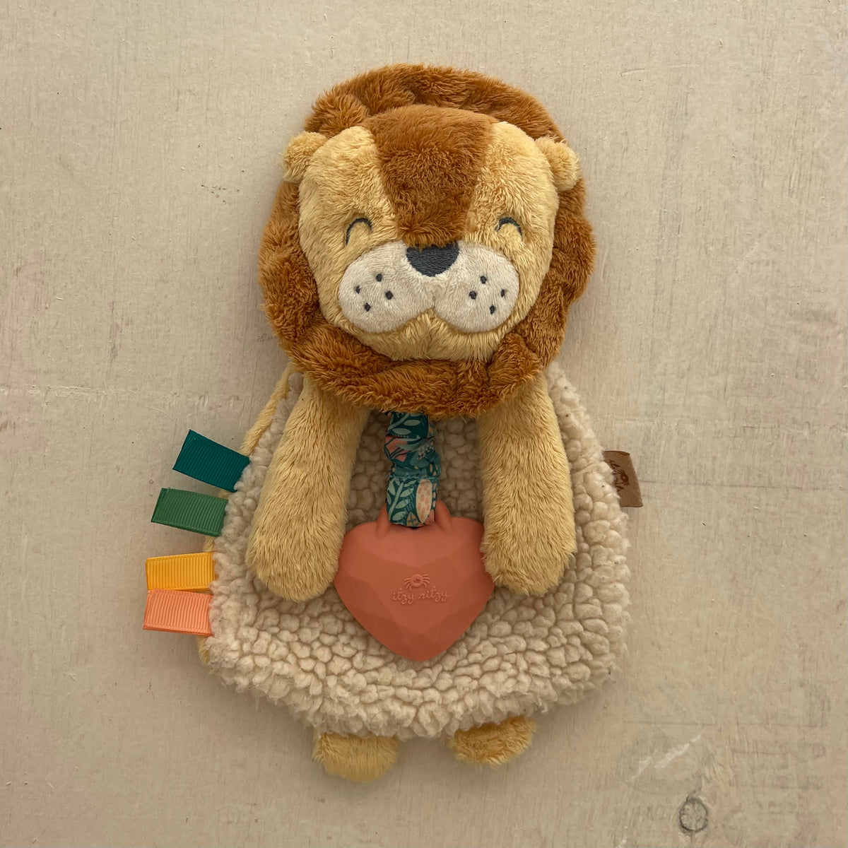 Peluche de dentition Lion Lovey, par Itzy Ritzy