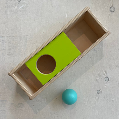 Boîte coulissante Cache et trouve, par Lovevery