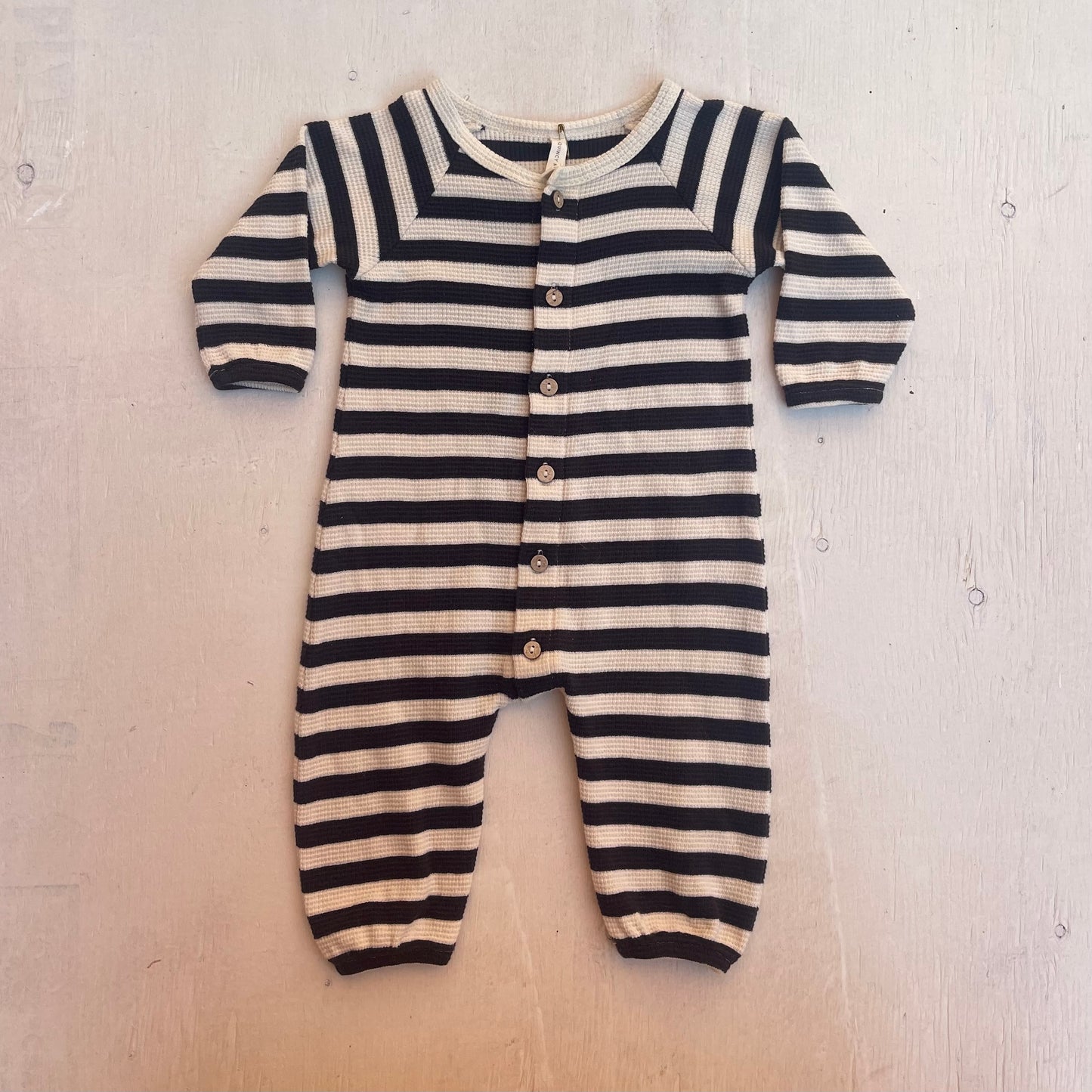 Combinaison gaufrée 3-6M, par Quincy Mae