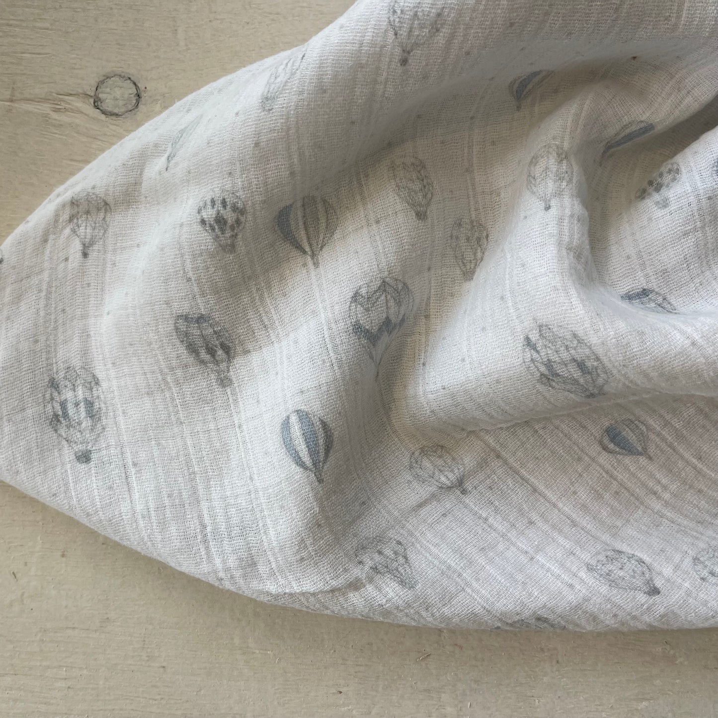Couverture en mousseline, par Aden + Anais