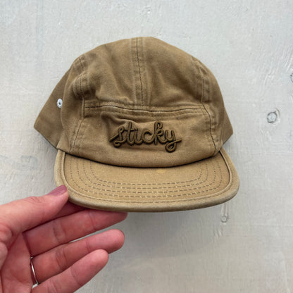Casquette 5 panneaux, par Sticky Lemon