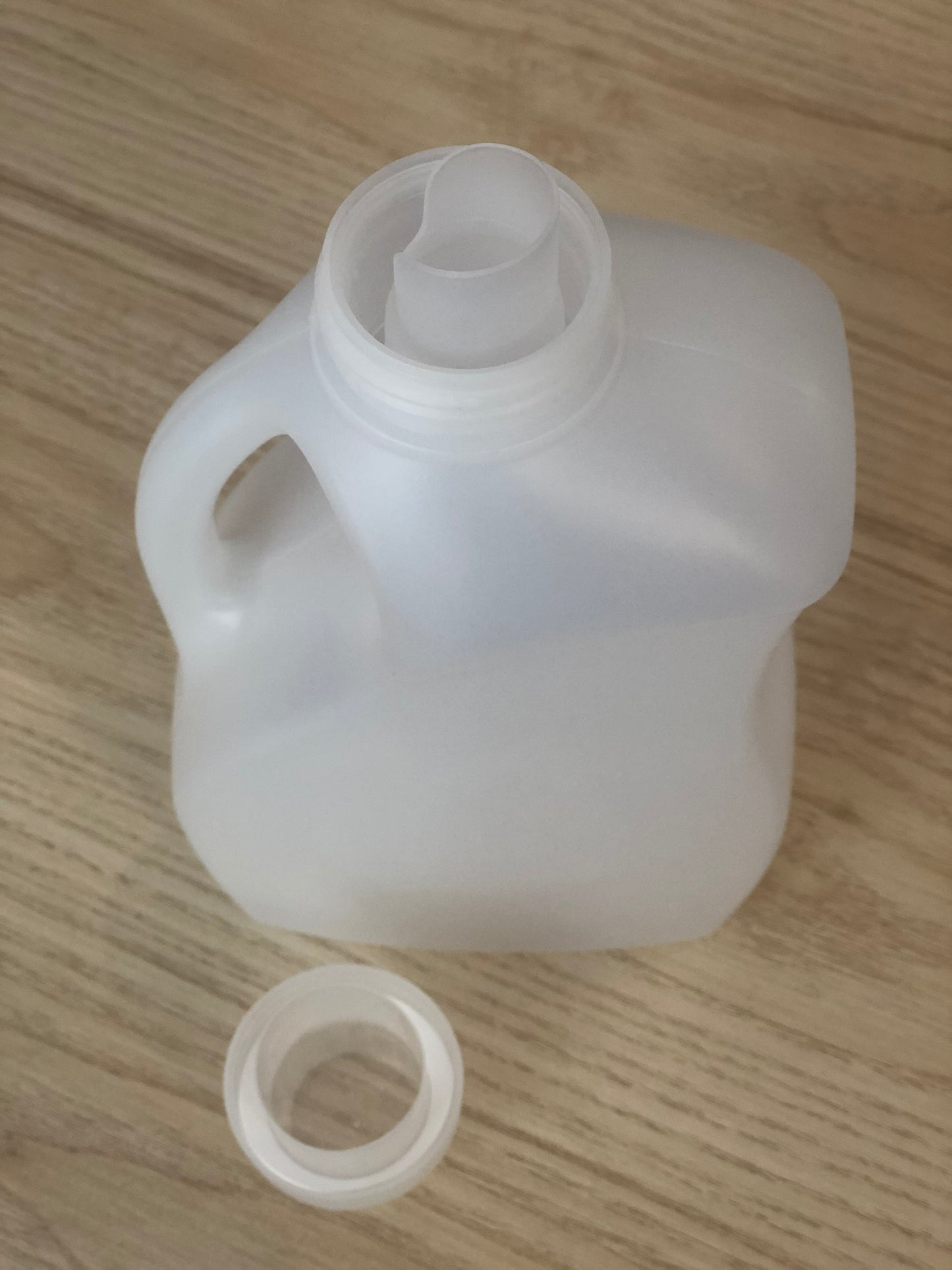 Contenant de plastique pour détergent à lessive